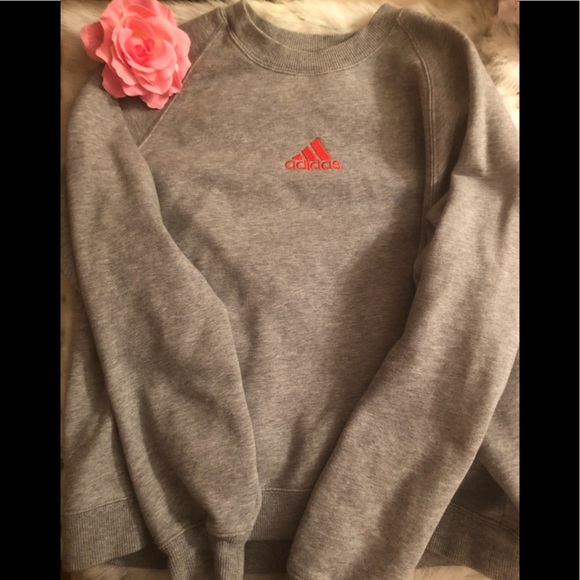 adidas Tops - Adidas Trending Sweatshirt EUC FLASH SALE ⭐️⭐️⭐️
